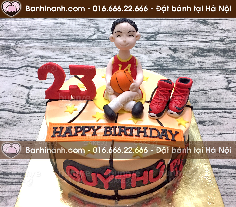 Quà tặng các bạn trai - Bánh sinh nhật chủ đề bóng rổ độc đáo với hình ảnh bạn trai ôm quả bóng và đôi giầy đỏ sành điệu 3444 - Bánh gato sinh nhật ngon đẹp
